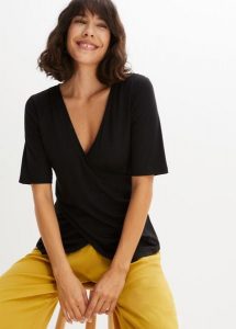 T-shirt z miękkiej mieszanki wiskozy. Czarne t-shirty bonprix, bez wzorów, z wiskozy, bez kołnierzyka, bez ramiączek. Za 64,99 zł.