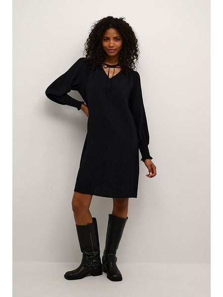 Kaffe Sukienka "Lianna" w kolorze czarnym rozmiar: 40. Czarne sukienki Kaffe, bez wzorów, bez kołnierzyka, bez ramiączek, midi. Za 109,00 zł.