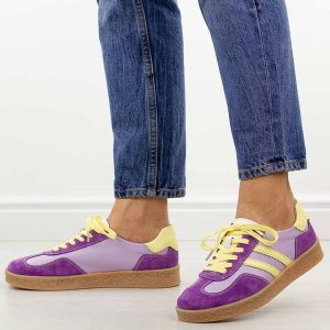 Fioletowe skórzane półbuty damskie S.Barski 7059. Fioletowe półbuty S.BARSKI, na jesień, bez wzorów, z jeansu, bez obcasa, na płaskiej podeszwie, bez zapięcia. Za 249,00 zł.