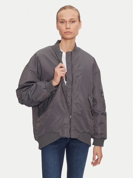 ONLY Kurtka bomber Mille 15322732 Szary Oversize. Szare kurtki ONLY, m, bez wzorów, z syntetyku, bez kaptura. Za 179,99 zł.