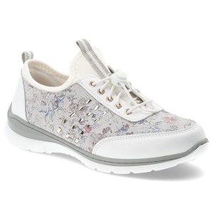 Półbuty damskie S.Barski, cholewka ze skóry naturalnej wsuwane płaskie lekkie i wygodne, białe, GR61-5990. Białe półbuty S.BARSKI, bez wzorów, ze skóry, bez obcasa, na płaskiej podeszwie, bez zapięcia. Za 199,00 zł.