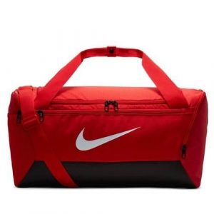 Torba sportowa unisex Nike Brasilia. Czerwone torby podróżne i sportowe Nike, bez wzorów, z materiału. Za 129,99 zł.