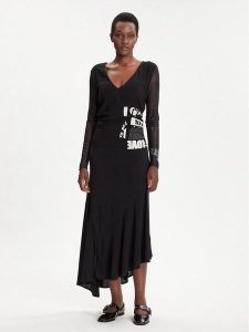 Desigual Sukienka codzienna Posinew 25WWVW26 Czarny Slim Fit. Czarne kombinezony Desigual, xs, bez wzorów, z wiskozy, bez kołnierzyka, bez ramiączek. Za 299,99 zł.