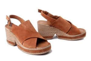 BOMBONELLA P009 4175 camel, sandały damskie. Brązowe sandały Bombonella, bez wzorów, ze skóry, bez obcasa, na obcasie, bez zapięcia. Za 242,17 zł.