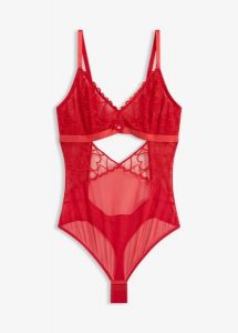 Body ze stringami, z koronki ze wzorem w serca. Czerwone body i gorsety bonprix, bez wzorów, z koronki. Za 79,99 zł.