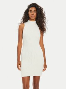 Guess Sukienka dzianinowa W4BK72 Z3BJ0 Écru Slim Fit. Kombinezony Guess, xxl, z aplikacjami, z dzianiny, bez kołnierzyka, bez ramiączek. Za 249,99 zł.