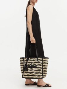 Liu Jo Torebka VA6201 A0006 Czarny. Czarne shopper bag Liu Jo, bez wzorów, z syntetyku, bez dodatków. Za 519,99 zł.