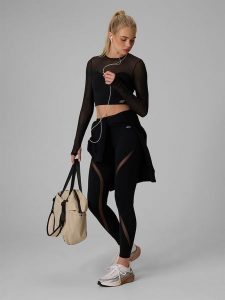 4F Legginsy treningowe szybkoschnące damskie - czarne S. Czarne legginsy 4f, bez wzorów, z materiału, z podwyższonym stanem. Za 169,99 zł.
