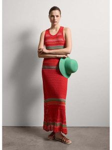 STEFANEL Sukienka w kolorze czerwono-zielonym rozmiar: XS. Czerwone sukienki Stefanel, na co dzień, xs, bez wzorów, z bawełny, bez kołnierzyka, bez ramiączek, maxi, proste. Za 260,99 zł.