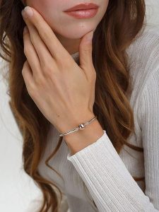 Pandora Pozłacana bransoletka rozmiar: 19. Szare bransoletki Pandora, pozłacane. Za 364,95 zł.