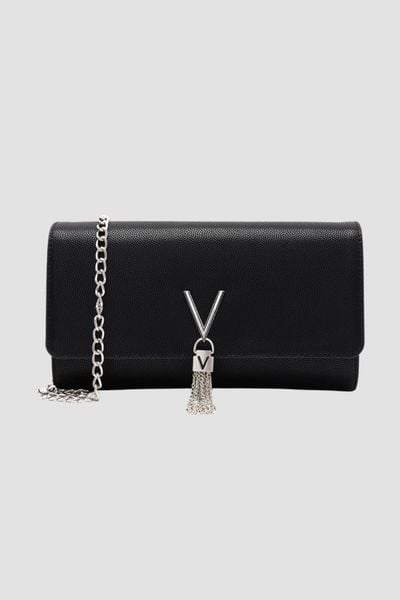 VALENTINO Czarna kopertówka Divina Pochette. Czarne torebki klasyczne Valentino by Mario Valentino, bez wzorów, bez dodatków. W wyprzedaży za 219,99 zł.