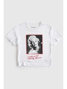 Guess T-Shirt 182713 Biały Classic Fit. Białe t-shirty Guess, xl, z aplikacjami, bez kołnierzyka, bez ramiączek. Za 214,99 zł.