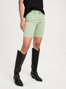 Cross Jeans Szorty dżinsowe w kolorze miętowym rozmiar: W30. Zielone szorty Cross Jeans, z aplikacjami, z jeansu, klasyczne, z podwyższonym stanem. Za 114,17 zł.