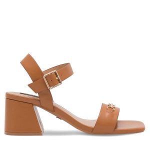 Sandały Nine West. Brązowe sandały Nine West, bez wzorów, bez obcasa, na słupku, bez zapięcia. Za 149,99 zł.