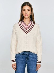 Sweter damski z wiskozy z dekoltem v-neck kremowy Cyntylia 102. Białe swetry klasyczne Big Star, l, z bawełny, bez kołnierzyka. Za 199,99 zł.