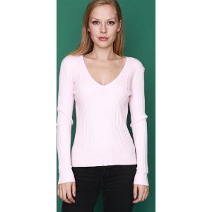 Sweter w kolorze jasnoróżowym. Czerwone swetry klasyczne marki William de Faye, z kaszmiru. W wyprzedaży za 113,95 zł.