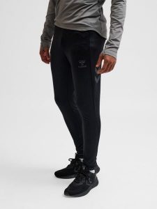 Legginsy Hummel Pro. Czarne legginsy Hummel, bez wzorów, z materiału, z podwyższonym stanem, długie. Za 259,00 zł.