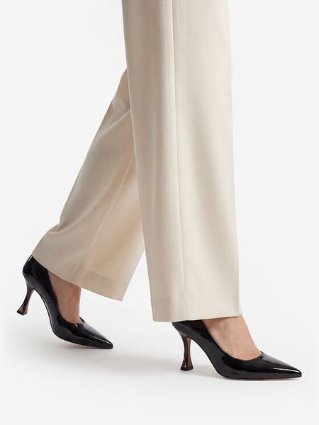 Nine West Czółenka CEO-AMANI-01 Czarny. Czarne czółenka Nine West, bez wzorów, bez obcasa, bez zapięcia. Za 249,99 zł.