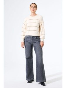 Garcia Sweter w kolorze kremowym rozmiar: M. Brązowe swetry oversize Garcia, m, bez wzorów, ze splotem, bez ramiączek. Za 152,98 zł.