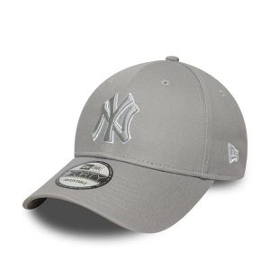 Czapka z daszkiem New Era New York Yankees Outline 9FORTY. Szare czapki New Era, bez wzorów. Za 142,50 zł.