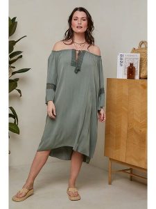 Curvy Lady Sukienka w kolorze khaki rozmiar: 44/46. Brązowe sukienki Curvy Lady, bez wzorów, z koronki, klasyczne, bez kołnierzyka, bez ramiączek, midi. Za 100,99 zł.