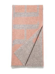 Hey Marly Wełniany szal "Signature" w kolorze pomarańczowym - 200 x 55 cm rozmiar: onesize. Pomarańczowe szaliki Hey Marly, bez wzorów, z kaszmiru. Za 297,26 zł.