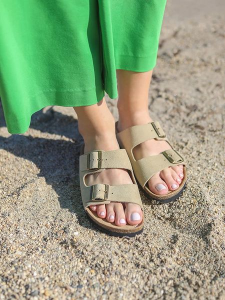 BAYTON Skórzane klapki "Tracy" w kolorze beżowym rozmiar: 39. Brązowe klapki Bayton, bez wzorów, z otwartym noskiem, bez obcasa. Za 150,02 zł.