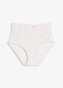 Figi shape, średni stopień modelowania sylwetki. Białe figi bonprix, bez wzorów, z koronki. Za 37,99 zł.