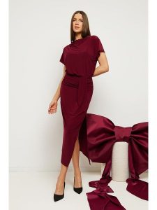 Made of emotion Sukienka w kolorze bordowym rozmiar: M. Czerwone sukienki Made Of Emotion, na co dzień, m, bez wzorów, bez kołnierzyka, bez ramiączek, maxi, proste. Za 245,38 zł.