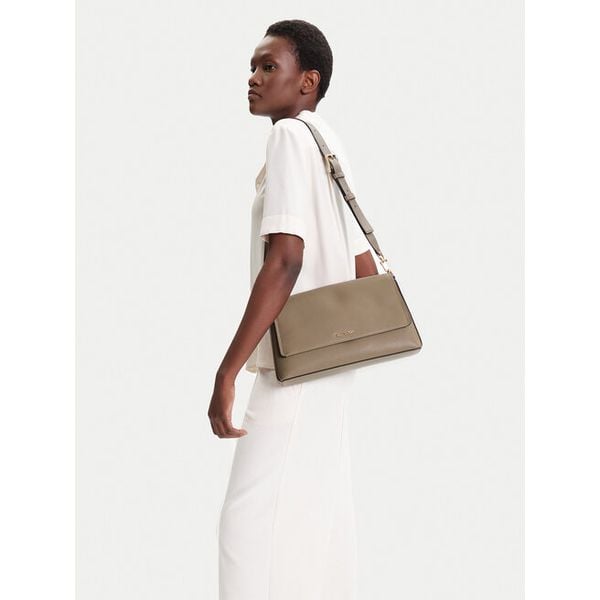 Torebka MICHAEL Michael Kors. Brązowe torebki klasyczne MICHAEL Michael Kors, bez wzorów, bez dodatków. Za 693,99 zł.