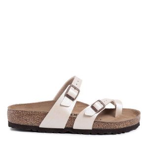 Japonki Birkenstock. Brązowe klapki Birkenstock, bez wzorów, bez obcasa. Za 319,99 zł.