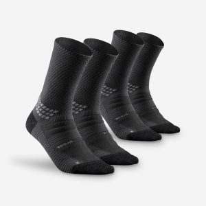 Skarpety turystyczne Hike 900 długie x2. Szare skarpetki QUECHUA, bez wzorów, z elastanu. Za 79,99 zł.