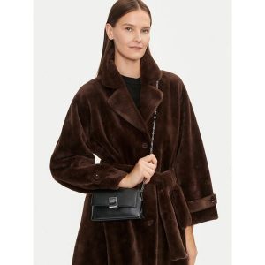 Torebka Calvin Klein. Czarne listonoszki Calvin Klein, bez wzorów, bez dodatków. Za 529,99 zł.