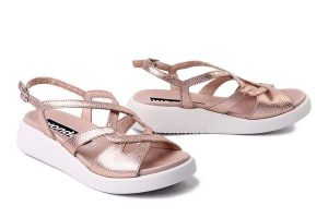 WONDERS C-6550 rame, sandały damskie. Czerwone sandały Wonders, bez wzorów, bez obcasa, bez zapięcia. Za 539,90 zł.