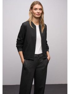 Street One Kurtka w kolorze czarnym rozmiar: 36. Czarne kurtki Street One, bez wzorów, bez kaptura. Za 192,79 zł.