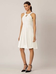 APART Sukienka w kolorze białym rozmiar: 38. Białe sukienki Apart, bez wzorów, z koronki, sportowe, bez kołnierzyka, bez ramiączek, mini, sportowe. Za 143,99 zł.