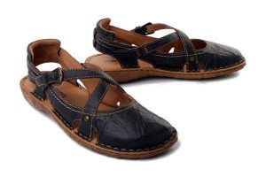 Josef Seibel ROSALIE 13 79513 95 530 ocean, sandały damskie. Niebieskie sandały Josef Seibel, bez wzorów, ze skóry, bez obcasa, bez zapięcia. Za 309,90 zł.