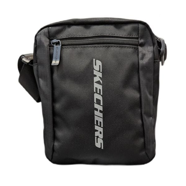 Saszetka na ramię Skechers. Czarne nerki i saszetki Skechers, bez wzorów. Za 73,99 zł.