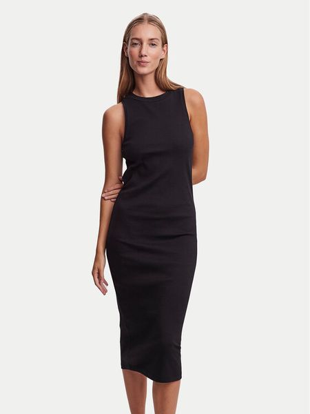 Vero Moda Sukienka letnia Lavender 10230437 Czarny Slim Fit. Czarne kombinezony Vero Moda, na lato, l, bez wzorów, z bawełny, bez kołnierzyka, bez ramiączek. Za 119,99 zł.