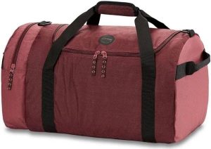 Dakine Sport-Travel Torba Burnt Pink 31 L. Czerwone torby podróżne i sportowe Dakine, bez wzorów, z materiału, na ramię. Za 252,99 zł.