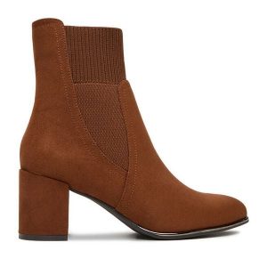 Botki JENNY. Brązowe botki Jenny, bez wzorów, bez obcasa, na słupku, bez zapięcia. Za 159,99 zł.