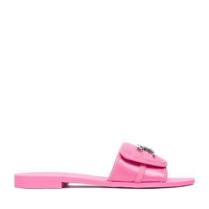 Klapki Juicy Couture. Czerwone klapki Juicy Couture, bez wzorów, bez obcasa. Za 119,99 zł.