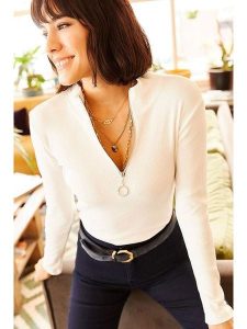 Olalook Koszulka w kolorze kremowym rozmiar: XL. Brązowe bluzki Olalook, xl, bez wzorów, bez kołnierzyka, bez ramiączek. Za 52,99 zł.