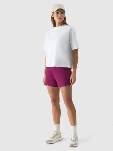 4F Spodenki dresowe damskie - fioletowe S. Fioletowe szorty 4f, bez wzorów, z bawełny, sportowe. W wyprzedaży za 39,99 zł.