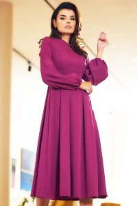 Elegancka Midi Sukienka z Bufiastym Rękawem - Śliwkowa. Czarne sukienki Awama, l, bez wzorów, z elastanu, eleganckie, bez kołnierzyka, bez ramiączek, midi. Za 259,90 zł.