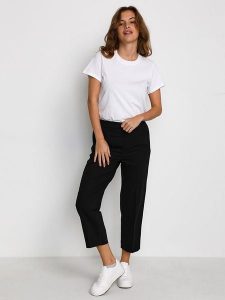 Kaffe Spodnie w kolorze czarnym rozmiar: 38. Czarne spodnie z wysokim stanem Kaffe, bez wzorów, z materiału, z podwyższonym stanem. Za 141,85 zł.