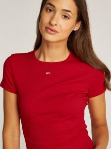 TOMMY JEANS Koszulka w kolorze czerwonym rozmiar: S. Czerwone bluzki Tommy Jeans, s, bez wzorów, z jeansu, bez kołnierzyka, bez ramiączek. Za 122,96 zł.