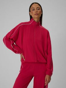 4F Bluza dresowa loose bez kaptura damska - czerwona XL. Czerwone bluzy 4f, l, bez wzorów, z dresówki, bez kaptura. Za 179,99 zł.