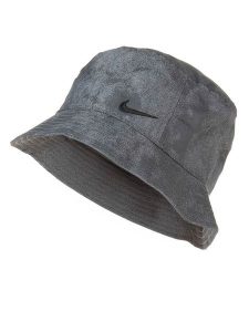 Nike Kapelusz w kolorze szarym rozmiar: M/L. Szare kapelusze Nike, bez wzorów, z materiału. Za 140,53 zł.