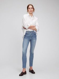 GAP Dżinsy - Skinny fit - w kolorze błękitnym rozmiar: W32. Niebieskie jeansy GAP, bez wzorów, z podwyższonym stanem. Za 122,96 zł.
